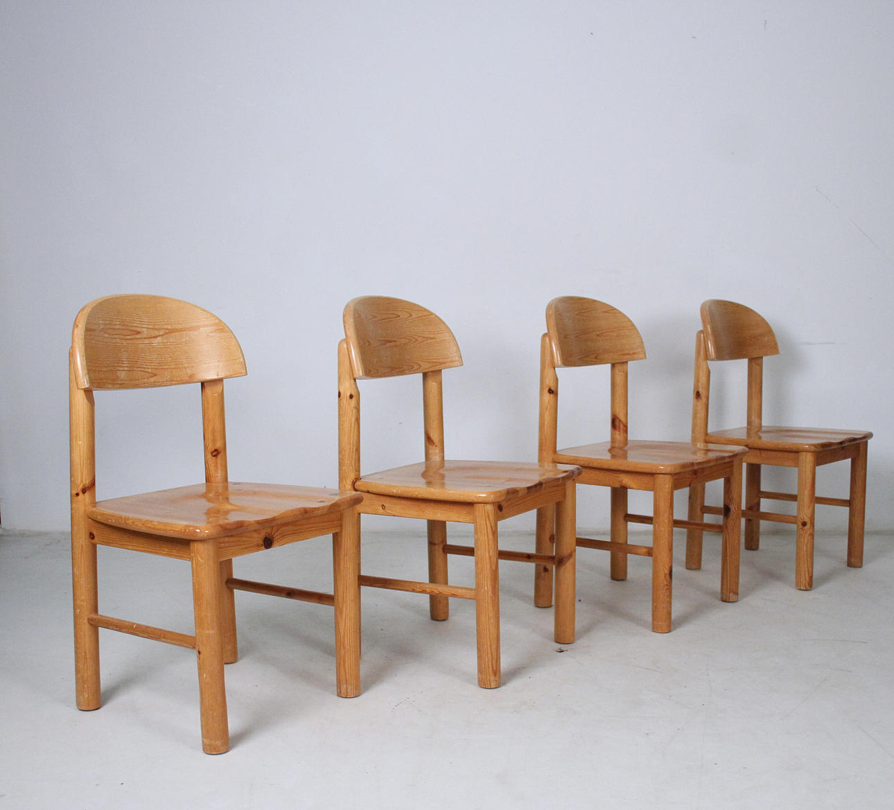 Reiner Daumiller chairs.