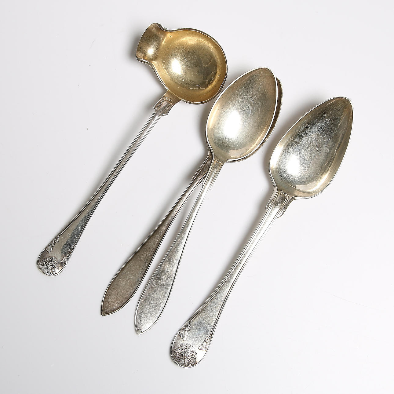 SOPPSLEV samt SKEDAR, 3 st, silver, bl.a. A Lundqvist, Stockholm. 18/1900-tal. Vikt 204 gram.