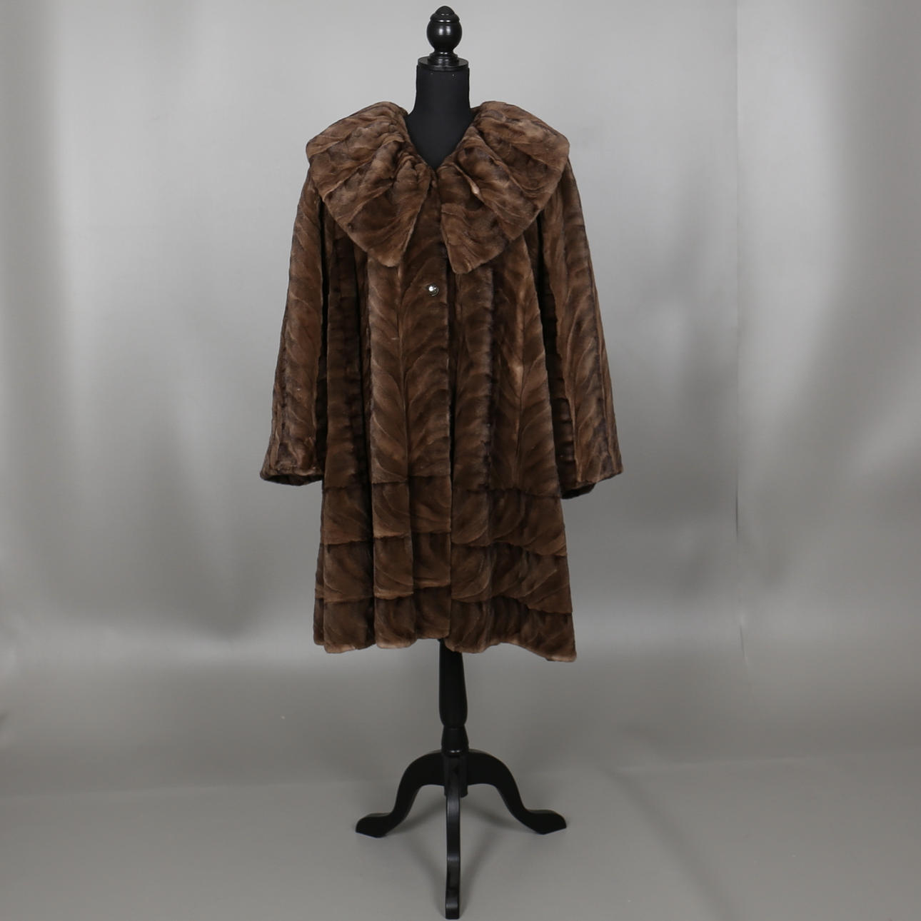 PÄLSKAPPA. Öbergs Päls Malmö. Helrygg mink. Klippt mink.