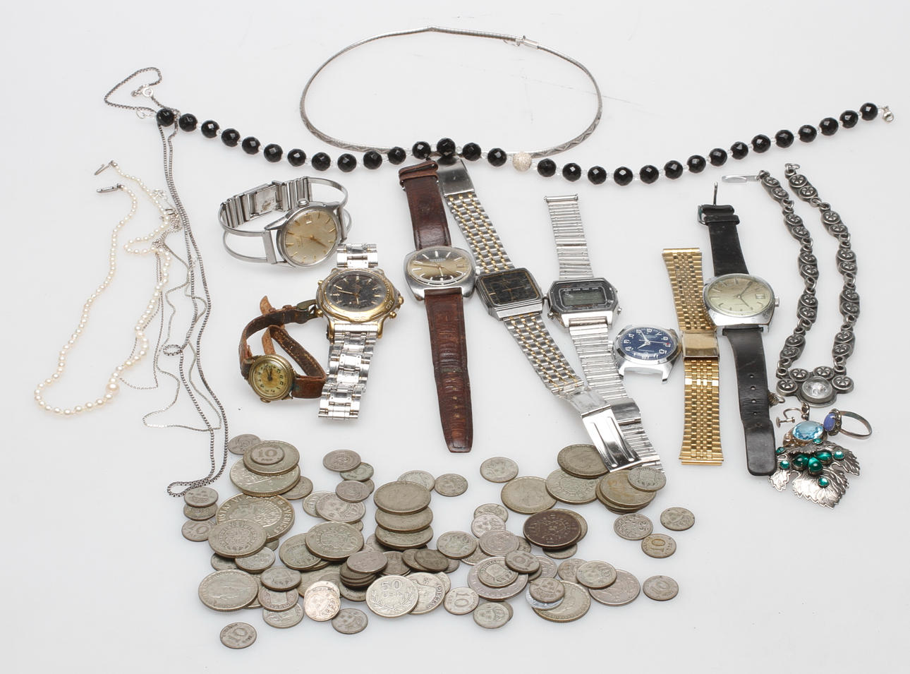 MYNT, SMYCKEN och ARMBANDSUR bland annat silver.