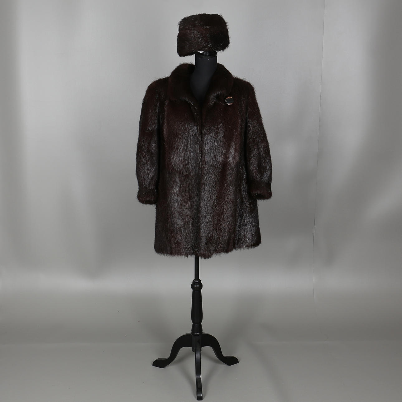 PÄLSKAPPA samt HATT. Kara. Made in Czechoslovakia.