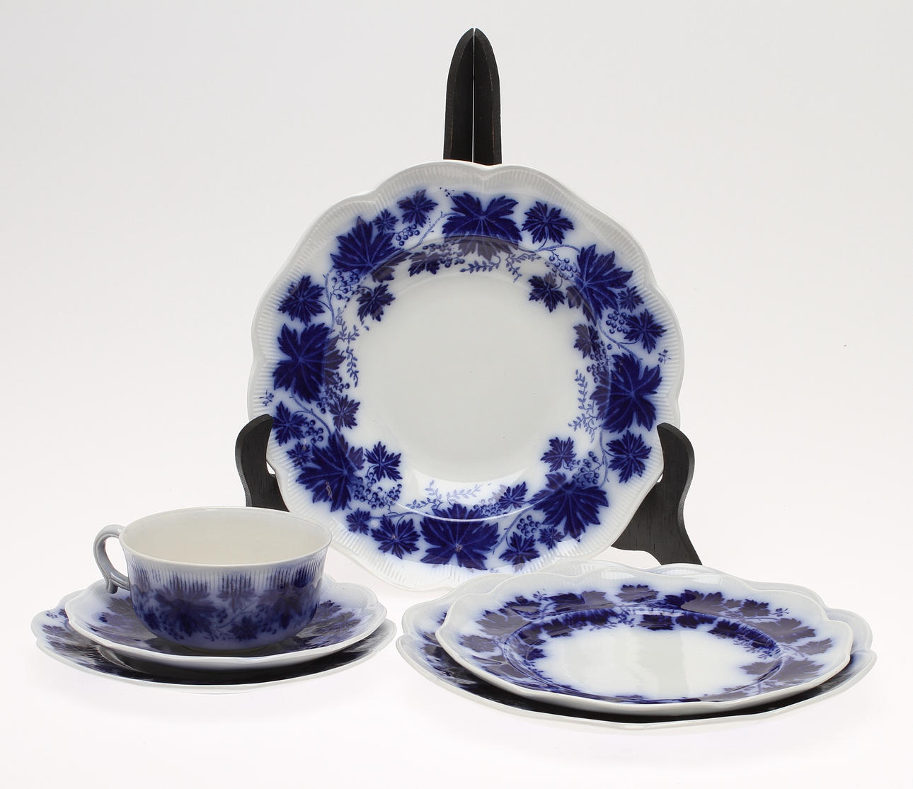 SERVISDELAR, ca 24 delar, porslin, "Vinranka", Arthur Percy, Gefle Porslinsfabrik.