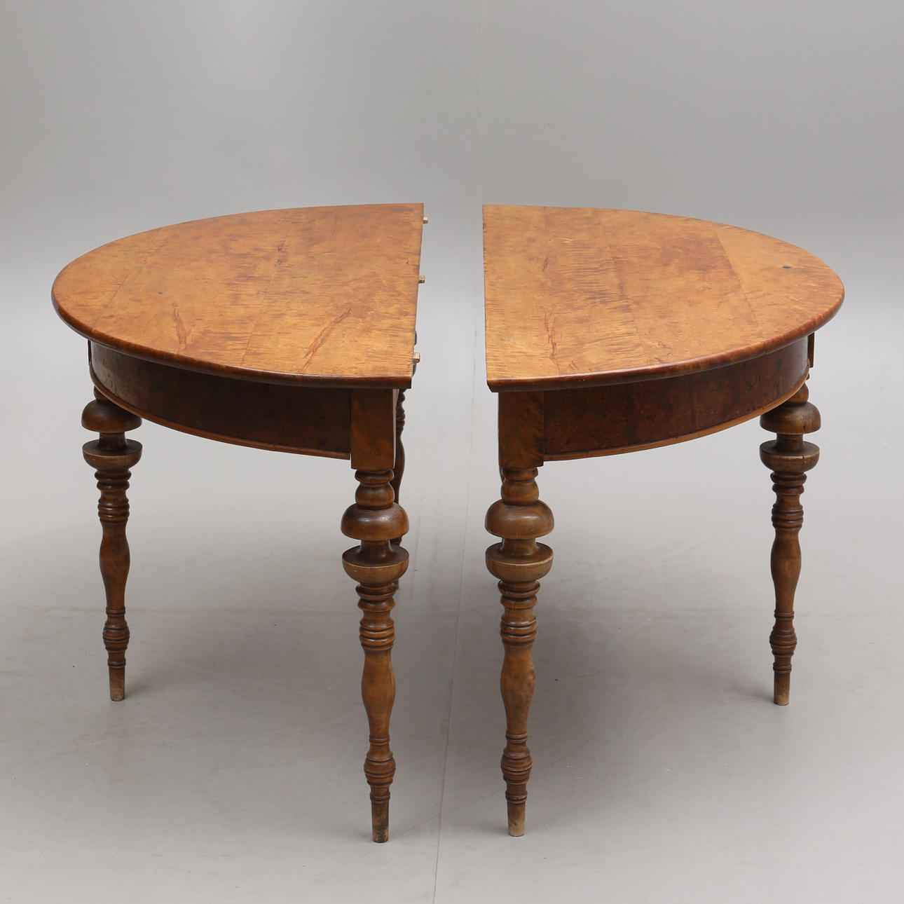 PUOLIKUU PÖYTÄ, pari, 1800/1900.