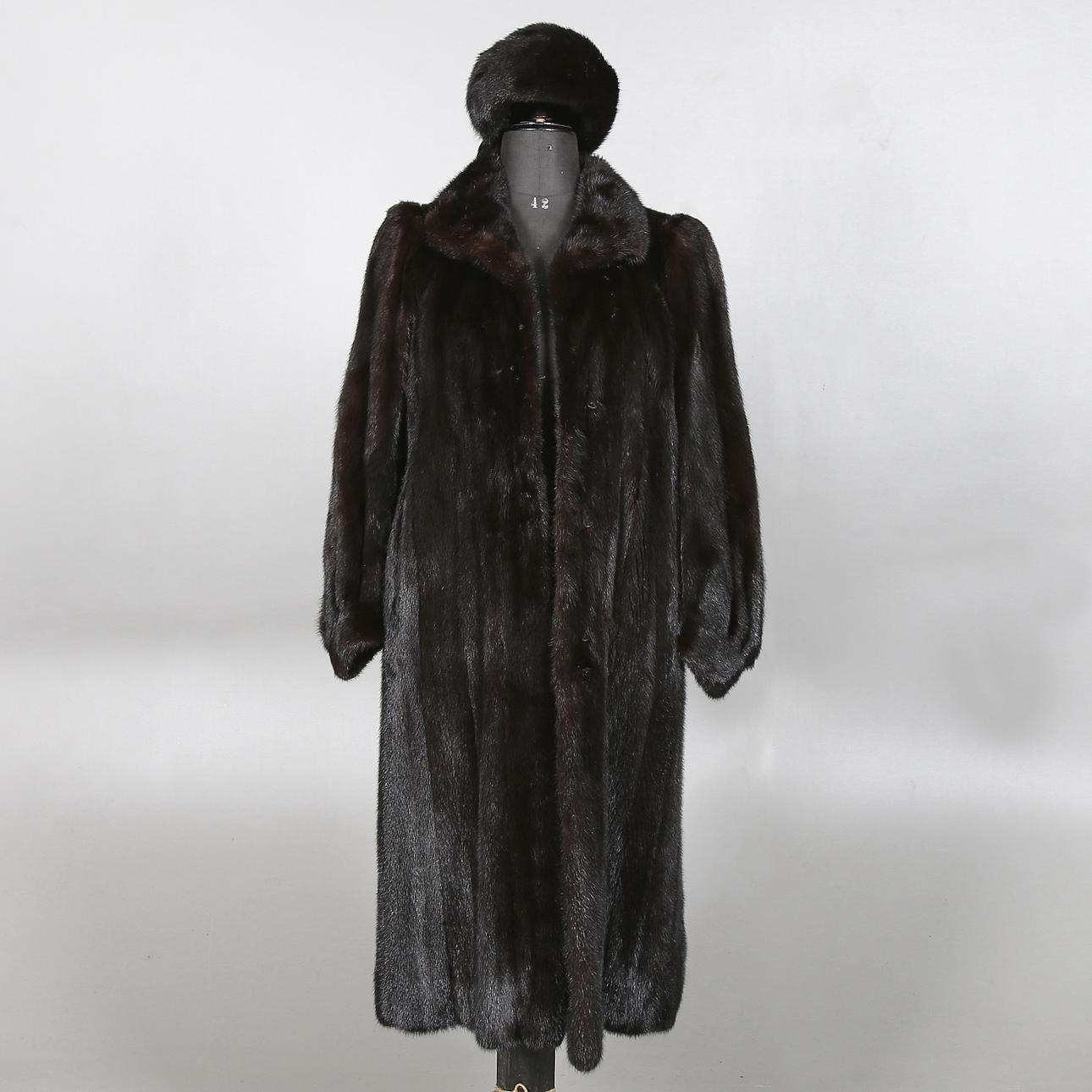 PÄLSKAPPA samt HATT, helryckt mink, HYDRA FURS, Athen, 1900-talets sista kvartal. Strl 40/42.