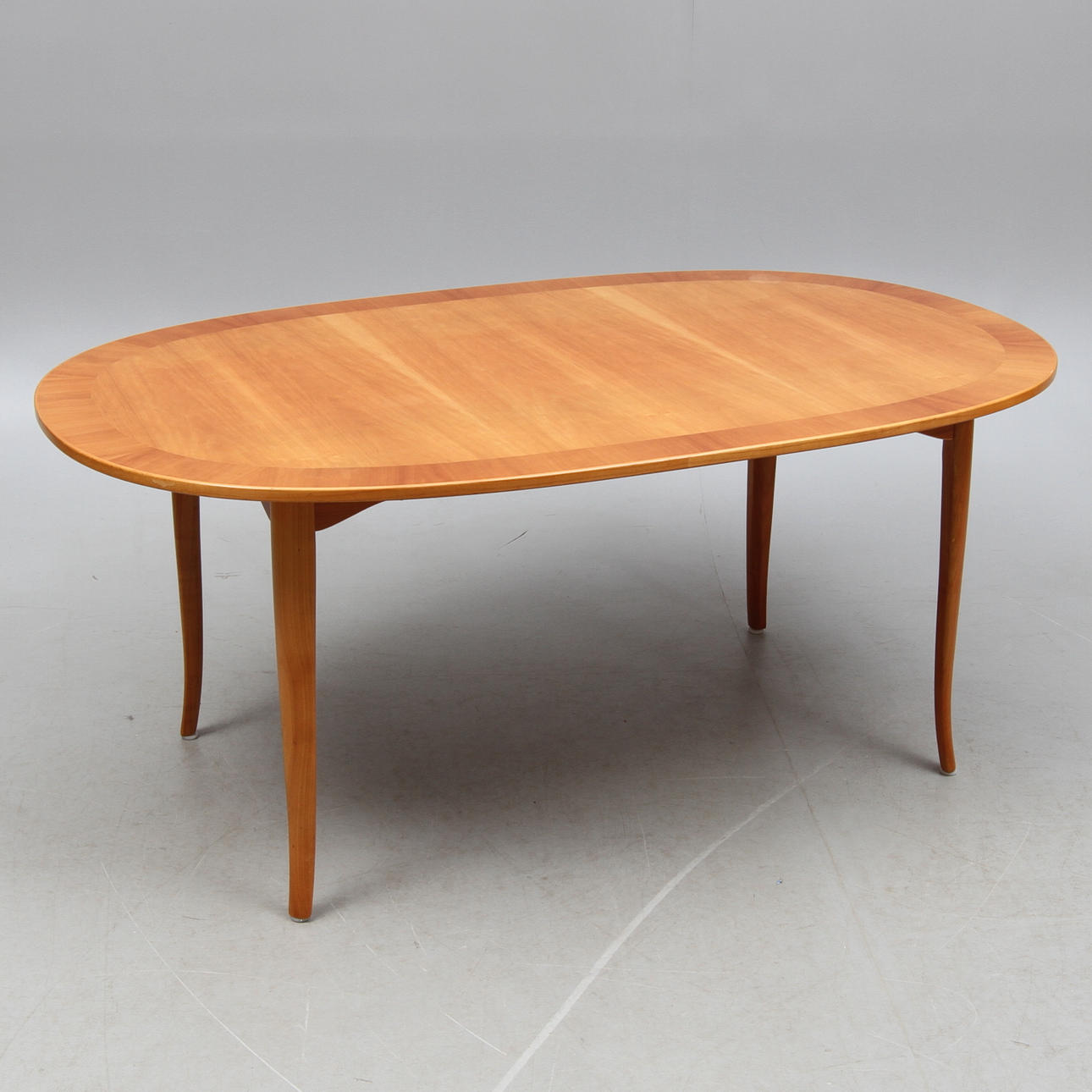 BORD, "Ovalen" Carl Malmsten, Carl Löfving & Söner, Tibro.