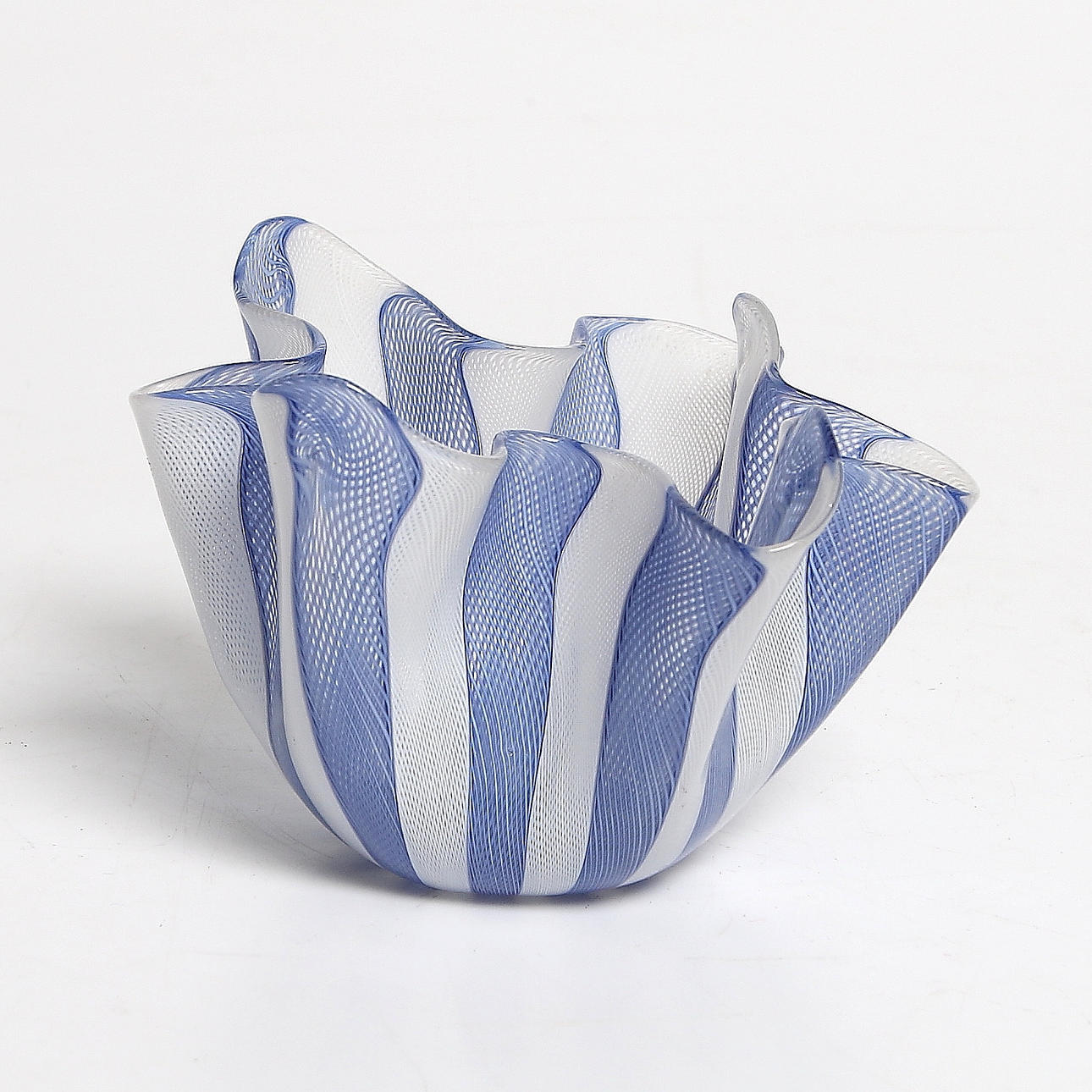 NÄSDUKSSKÅL / FAZZOLETTO, glas, Venini, Murano. 1900-tal.