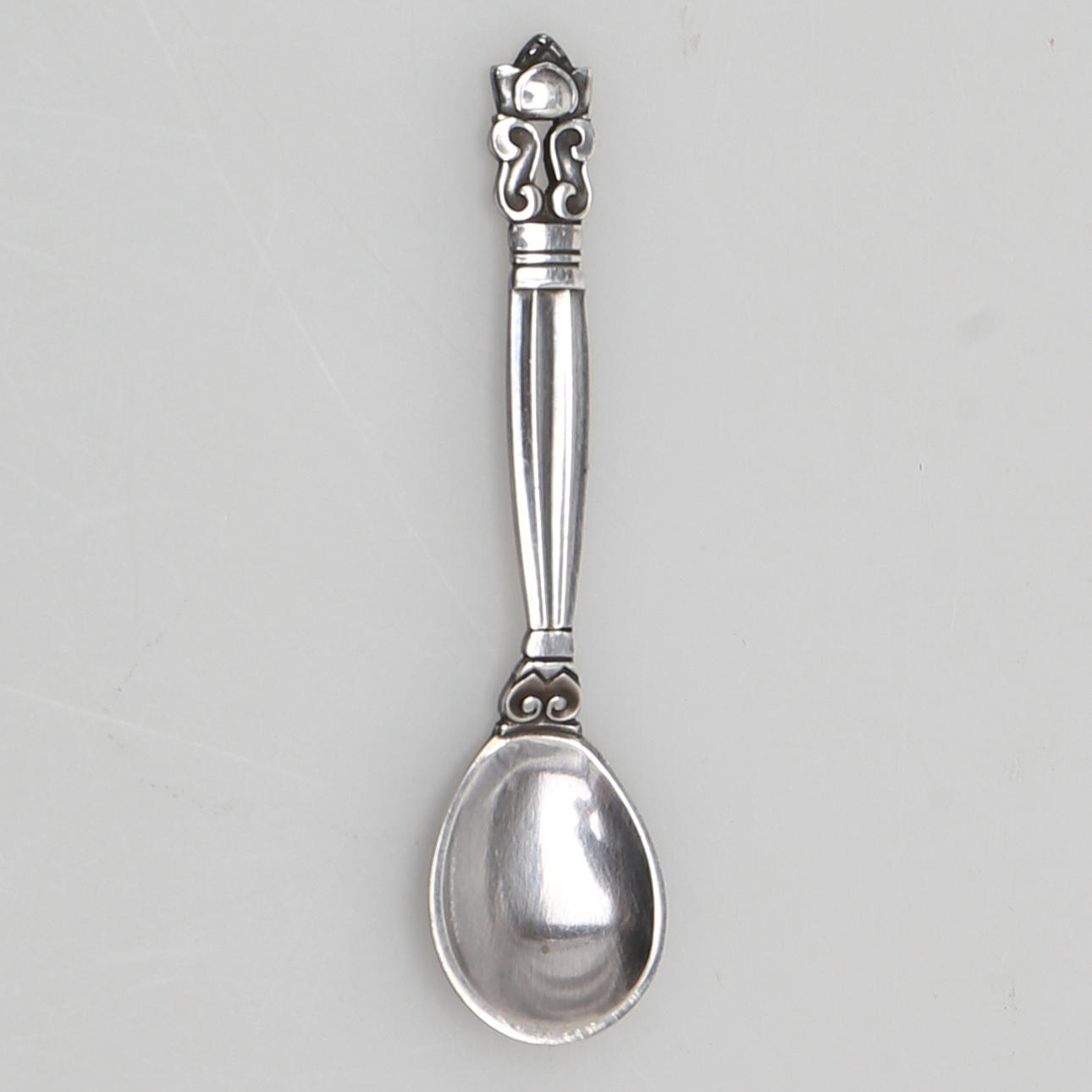 SALTKARSSKED. Sterling silver. Georg Jensen. Johan Rodhe. Modell "Konge/Acorn" Denmark.