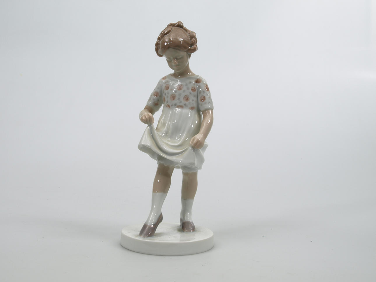 FIGURIN, porslin, Flicka med flätor, Bing&Gröndahl.