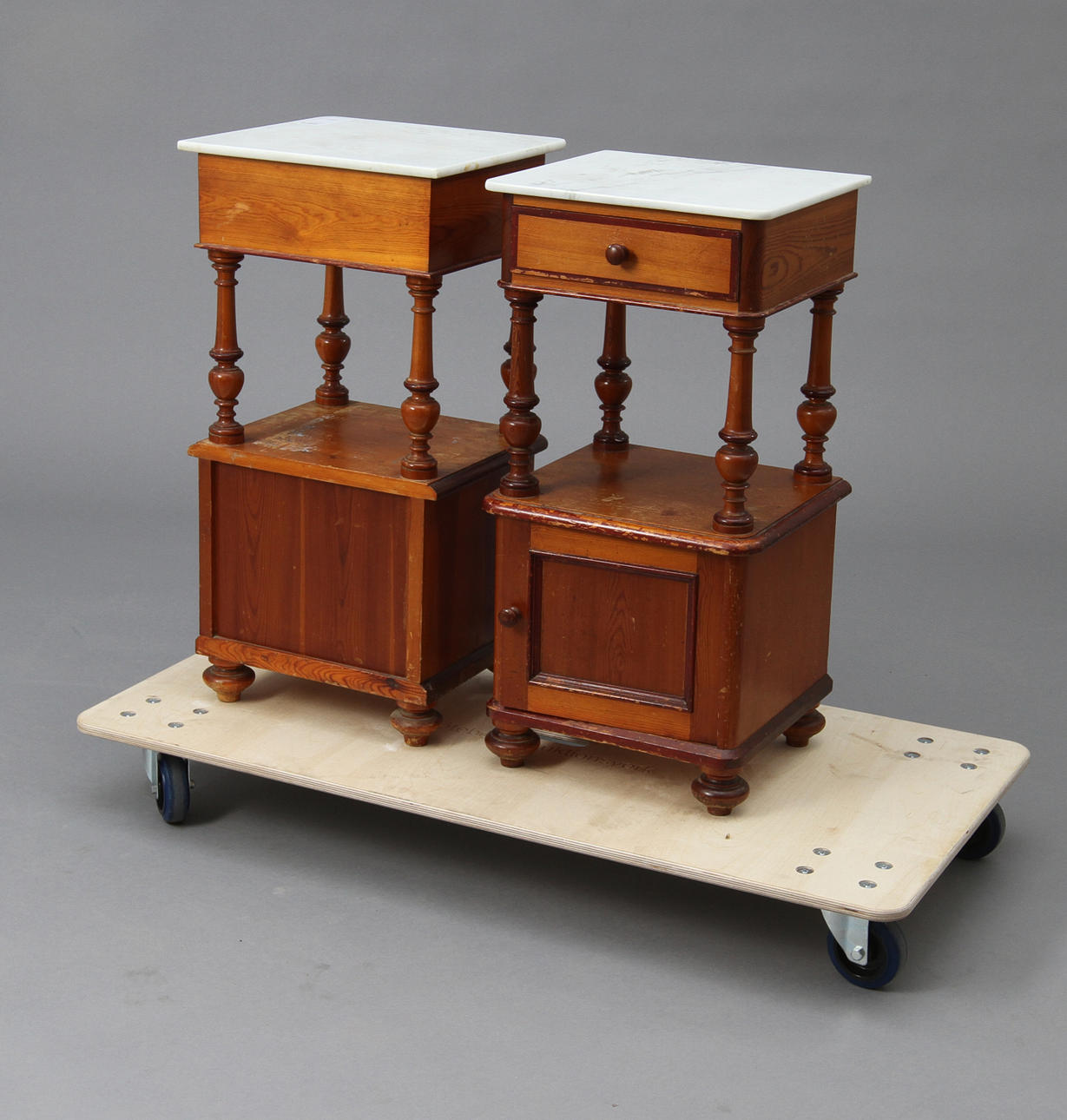 POTTSKÅP, 1 par, 1900-talets första hälft.