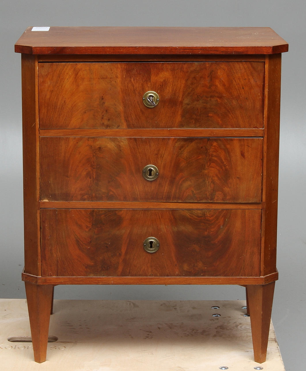 BYRÅ, gustaviansk stil, 1800-tal.