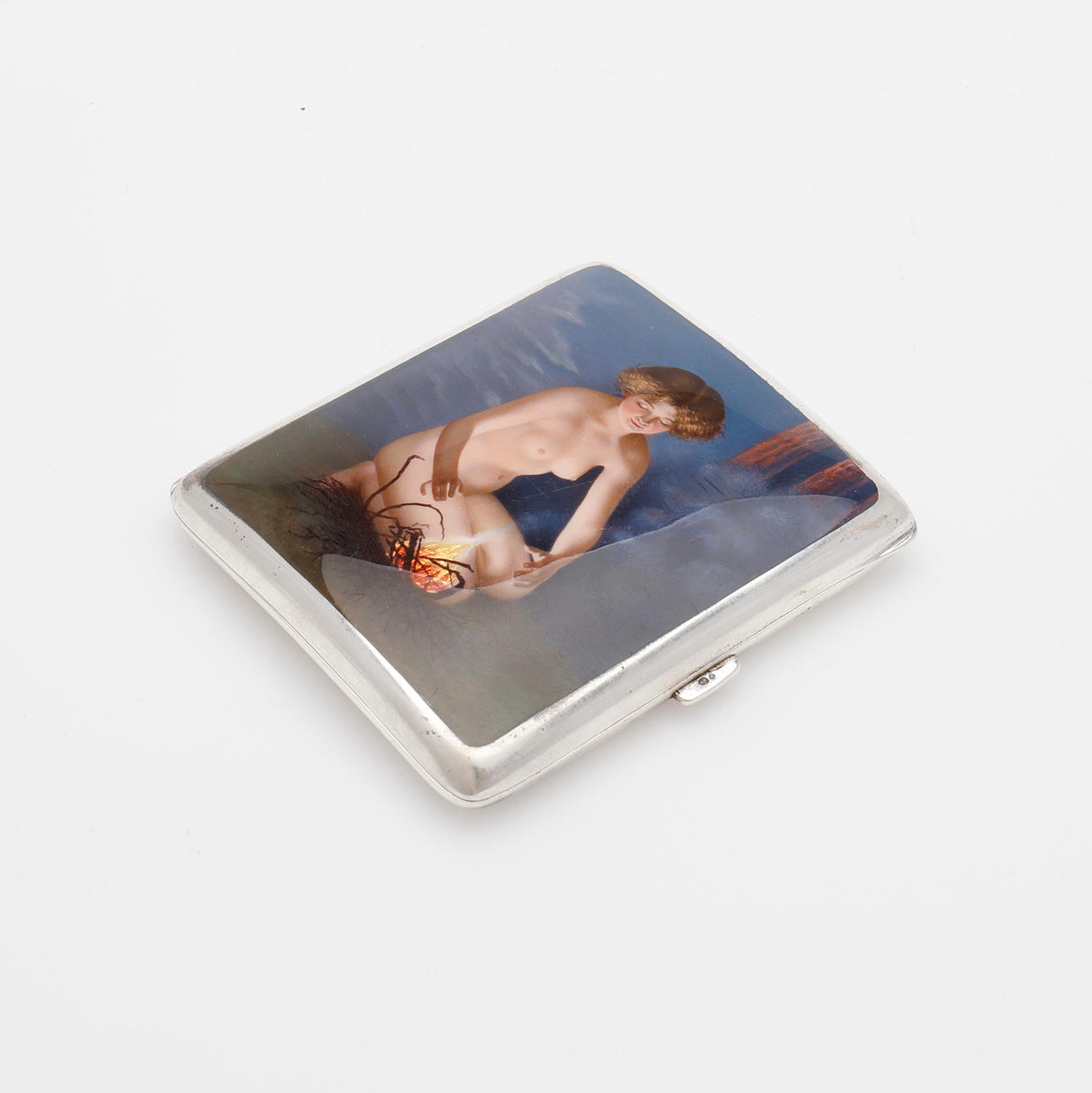 CIGARETTE CASE WITH ENAMEL PAINTING.