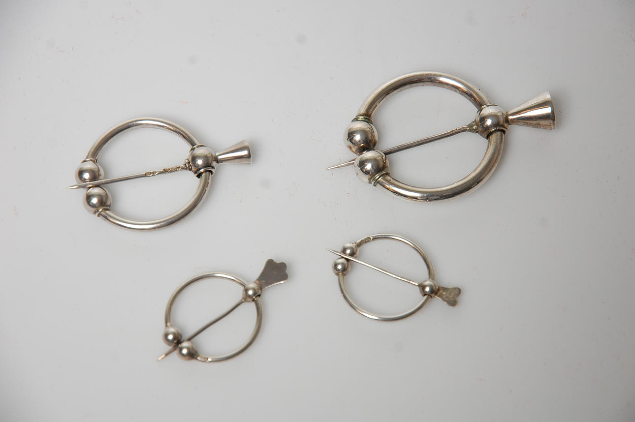 DRÄKTSMYCKE, 4 delar, silver.