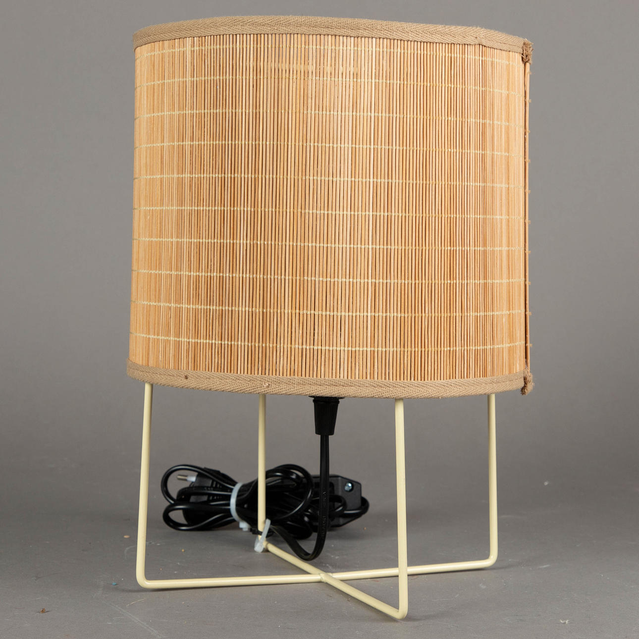 Pieni pöytävalaisin, bambu, 21. vuosisadalla.