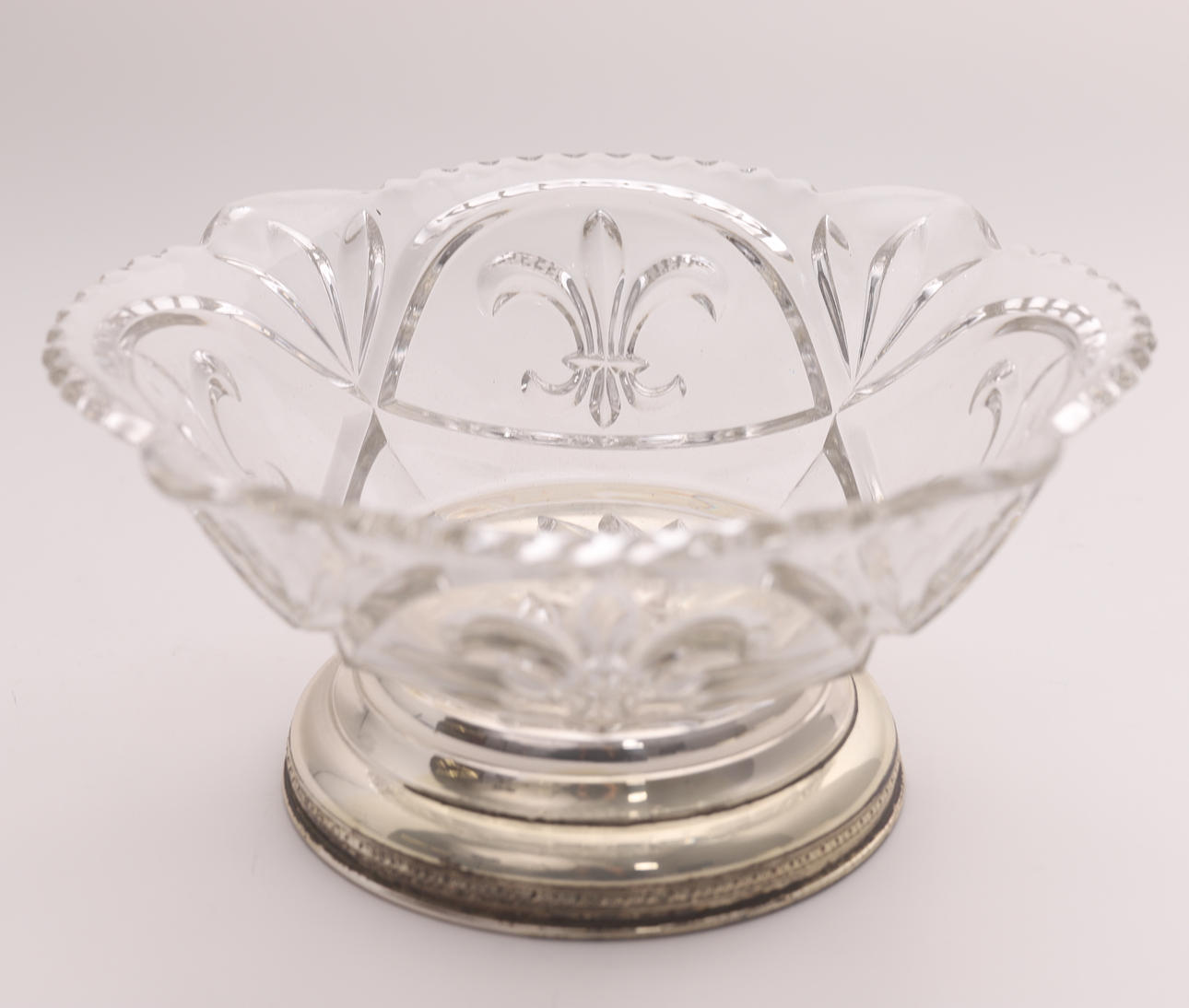 CENTRO FRUTERO, cristal italiano, base metal.