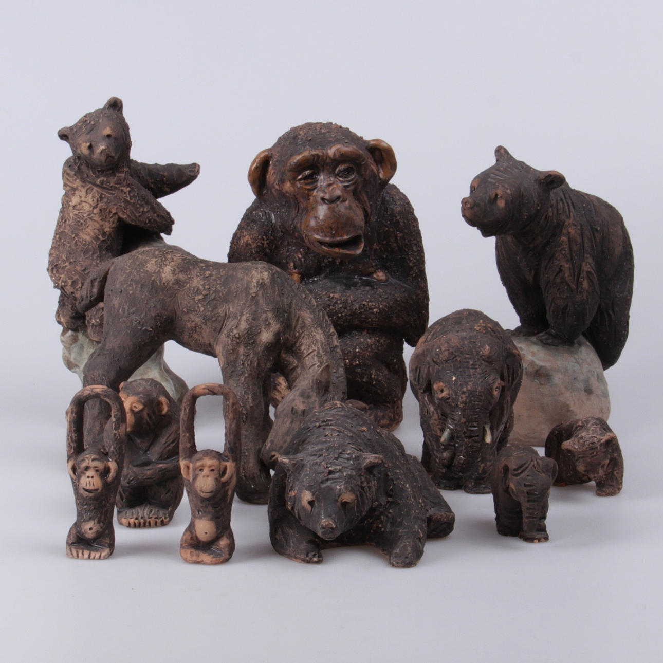 FIGURINER, 11 st. Lergods Tilgmans, 1900-tal.