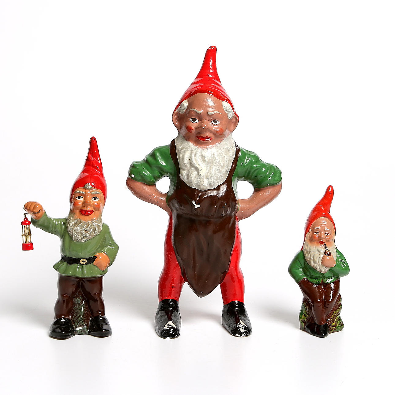 TOMTAR, 3 st, lergods och gips, Tyskland. 1900-tal.