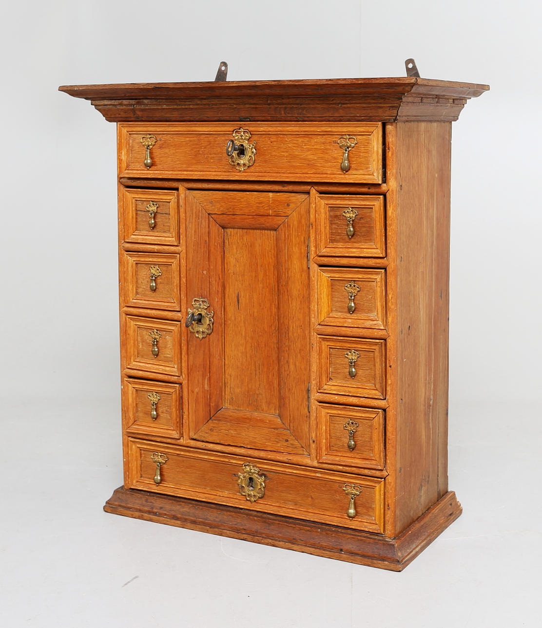 VÄGGSKÅP, barock, 1700-tal.