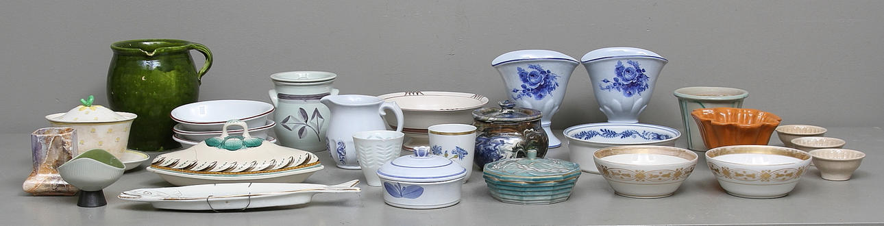 KERAMIK, bland annat Bobergs fajansfabrik, Rörstrand, Gefle, Arabia, Tharaud Limoges, 1900-tal.