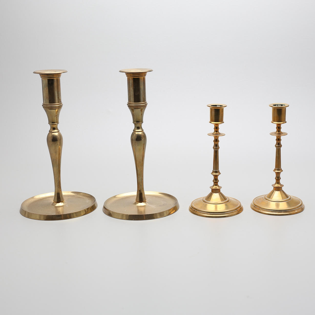 LJUSSTAKAR, två par, mässing, bl.a Skultuna.