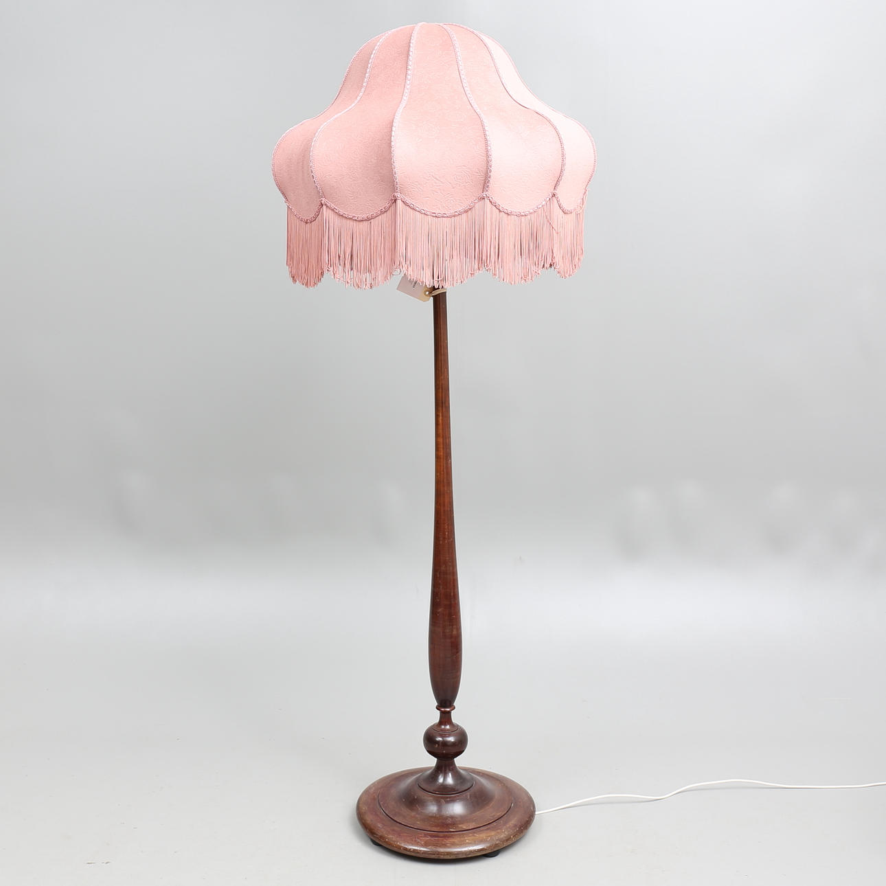 GOLVLAMPA, 1900-talets första hälft.