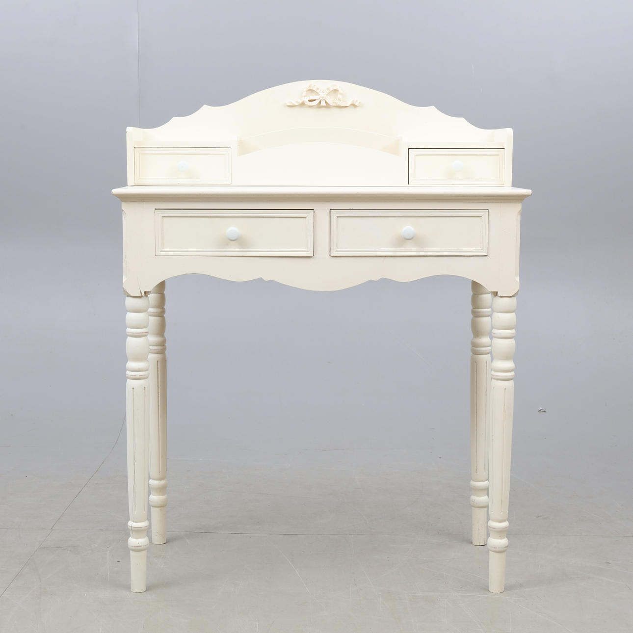 NAISTEN TYÖPÖYTÄ, kustavilainen tyyli.