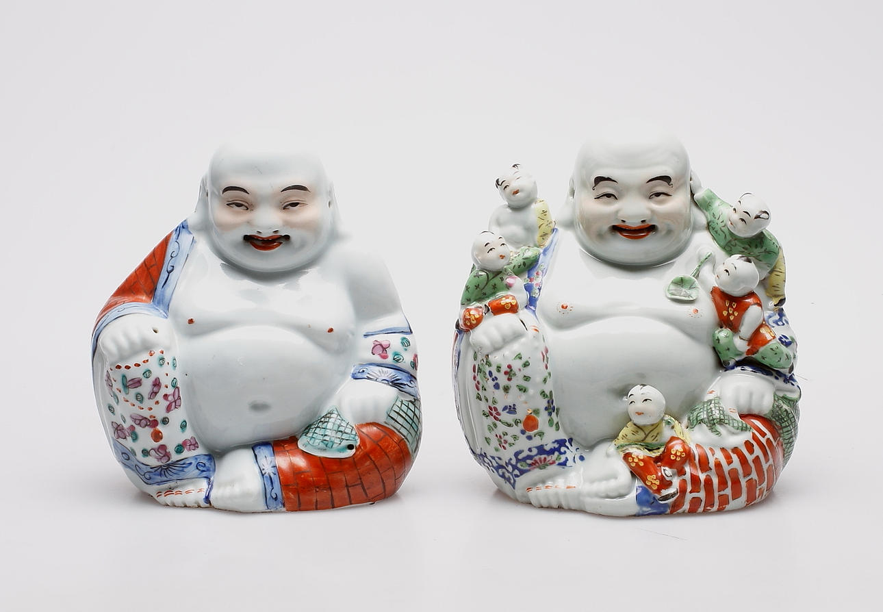 FIGURINER, 2 st, Buddhafigurer, porslin, Kina.