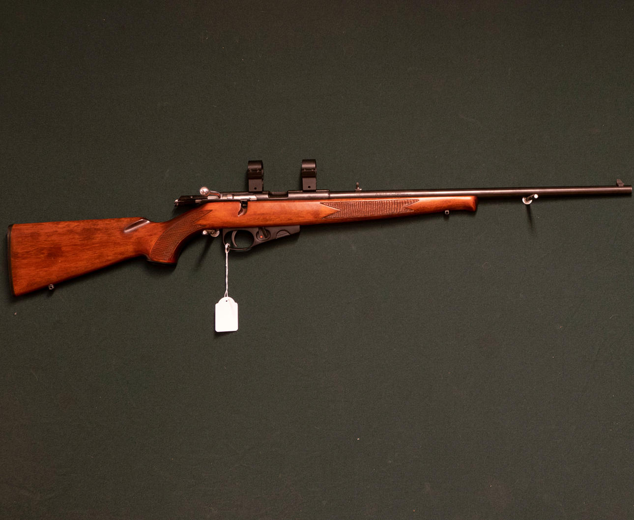 WINCHESTER. model Wildcat, caliber 22lr, serial number 255MP04989, serial number SE2252365.