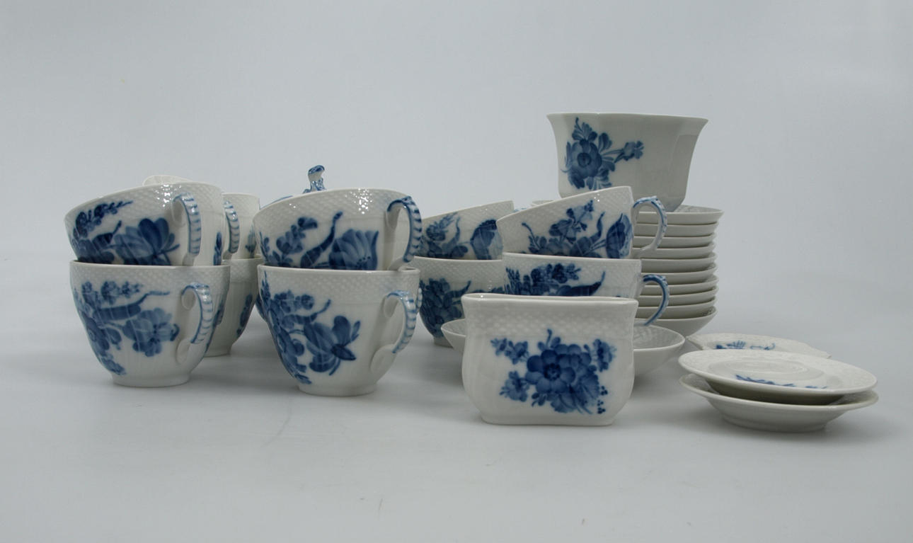 MOCKASERVIS, porslin, 30 delar, "Blå Blomster", Kunglig Dansk.