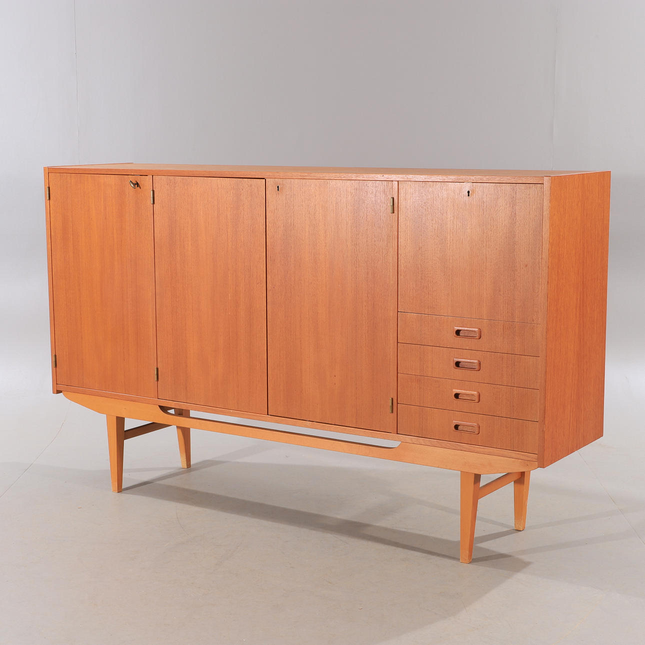 SKÆNK, teak/bøg, midten af 1900-tallet.