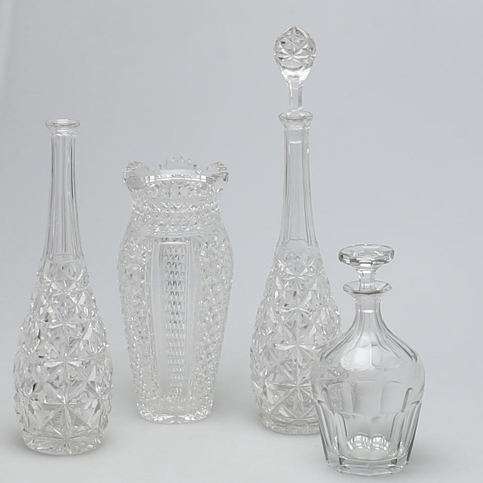 PARTI GLAS. 4 delar. Karaffer samt vas. Slipad kristall.