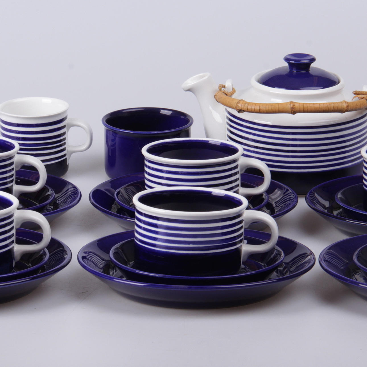 TESERVIS, 21 delar, "kobolt", Karin Björquist, Gustavsberg, 1958-72.