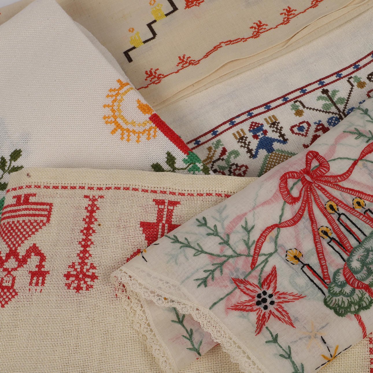 JULDUKAR, 5 stycken, broderade, 1900-tal.