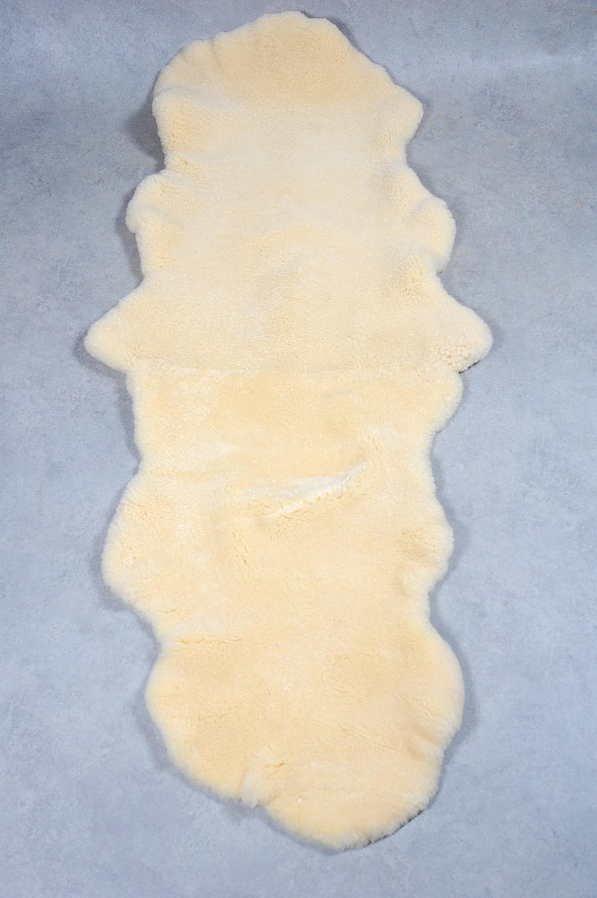 FÅRSKINN, 2 st, längd 200 x 70 cm.