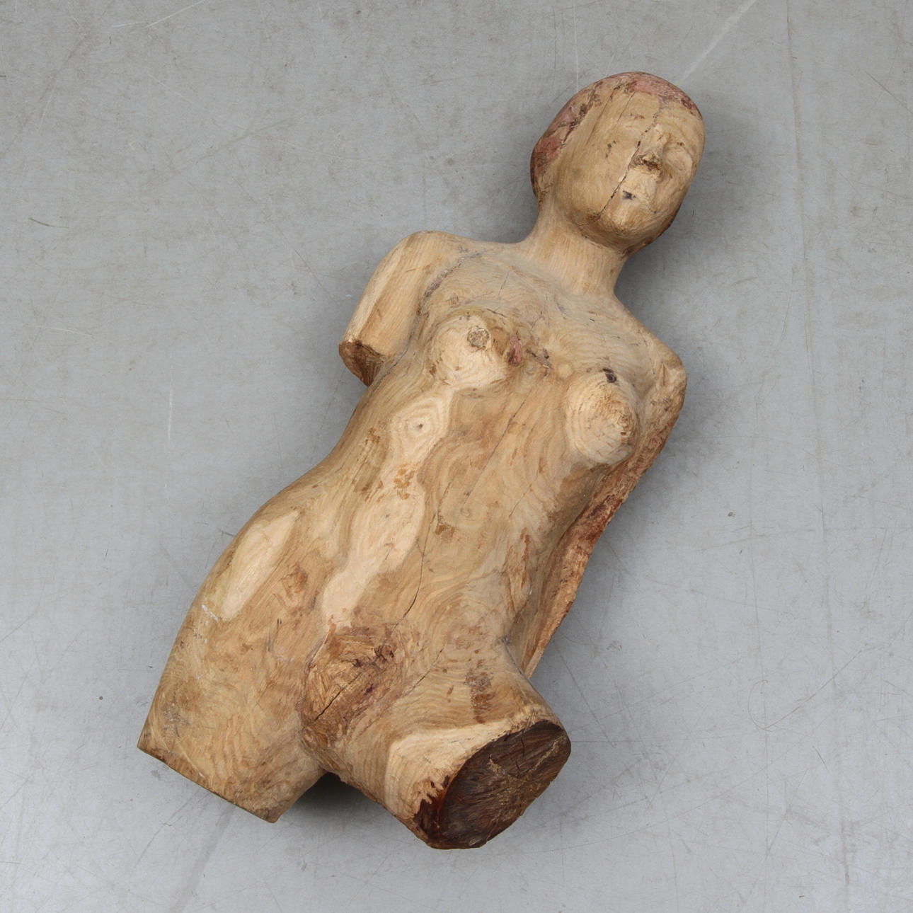 SKULPTUR, trä, i form av kvinnofigur.