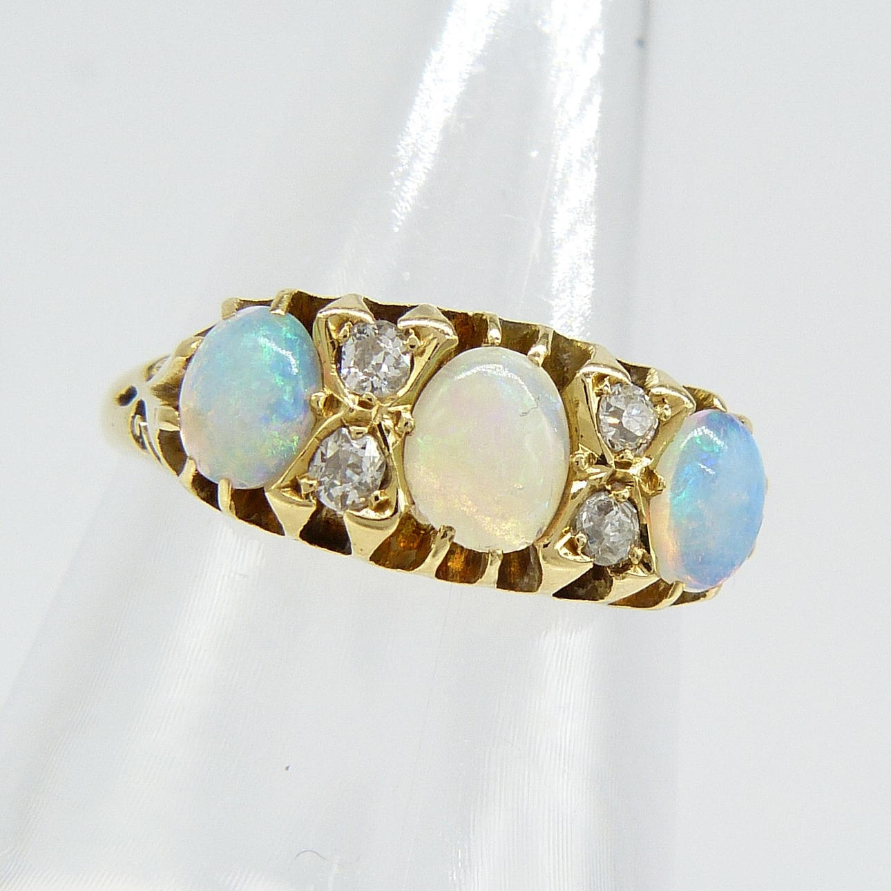 ANTIK OPAL & DIAMANT RING.