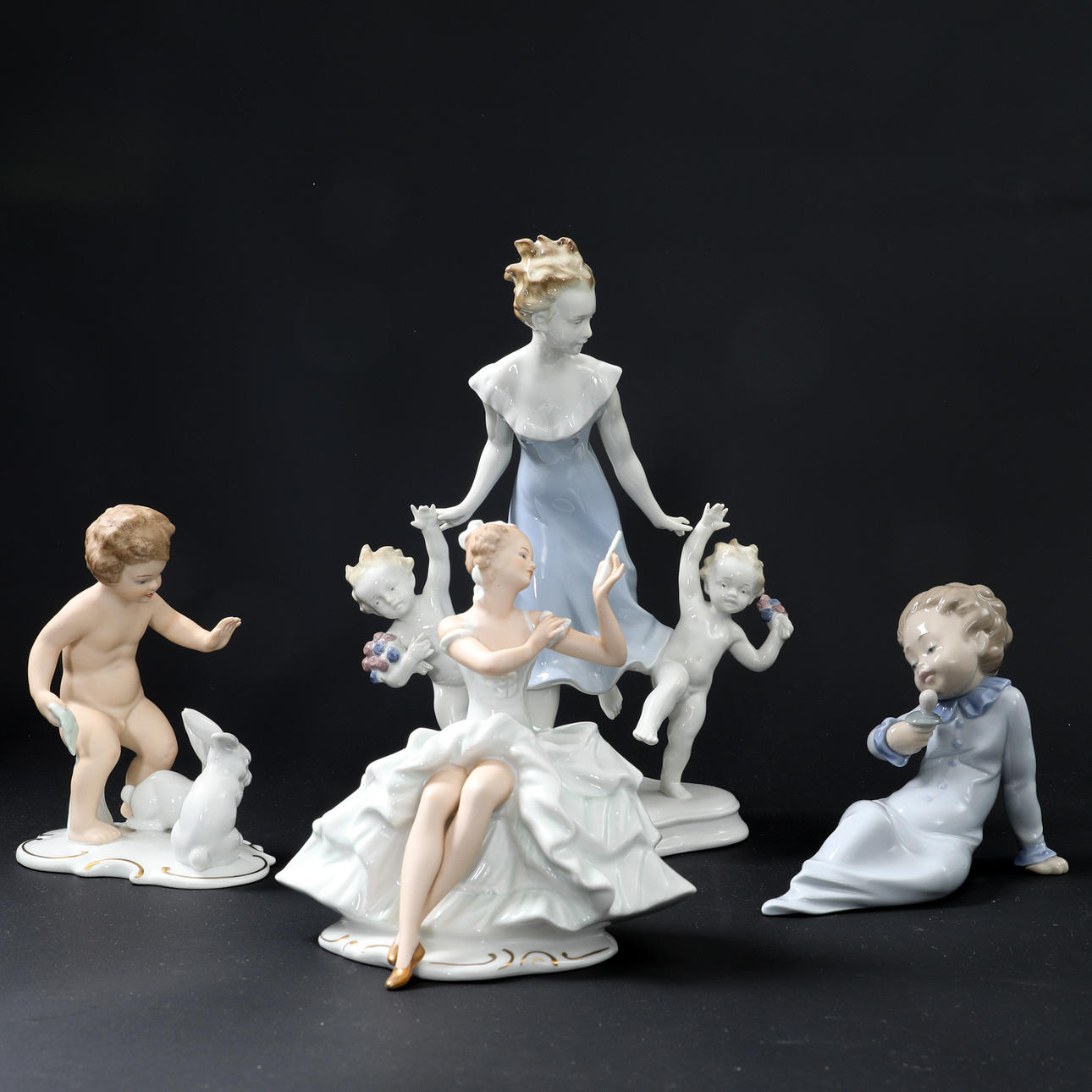 FIGURAS, 4 piezas, porcelana.