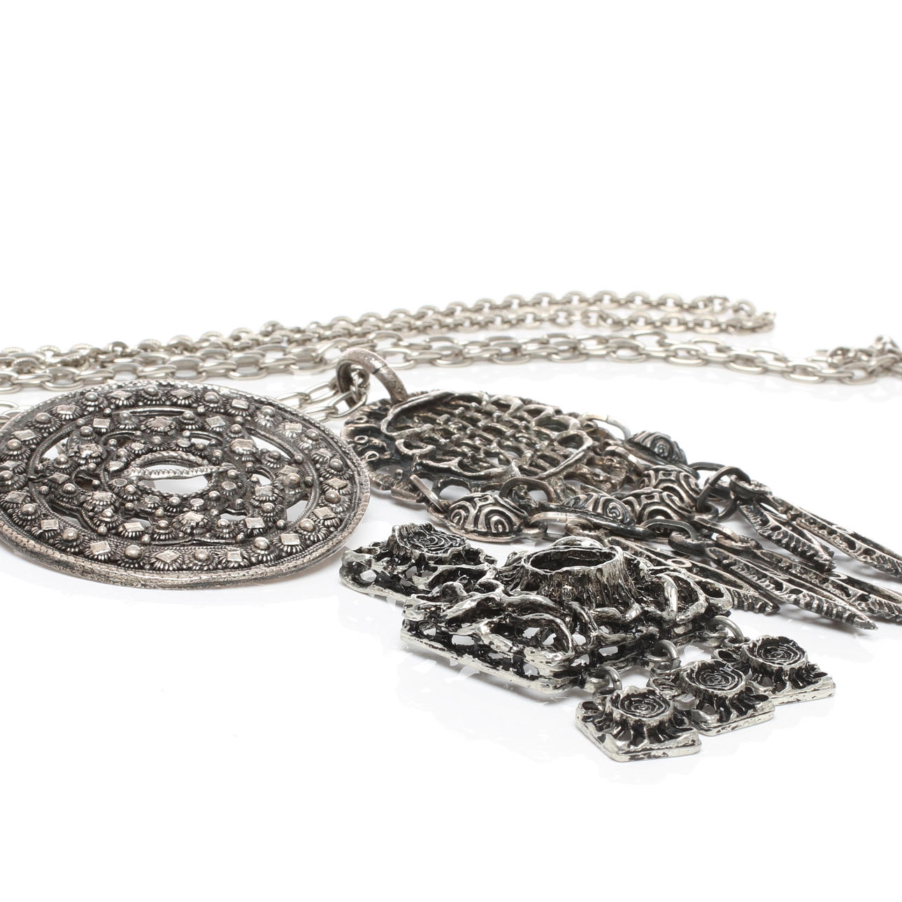 HÄNGEN 3 st, varav en i tenn stämplad Norge. 1900-tal.