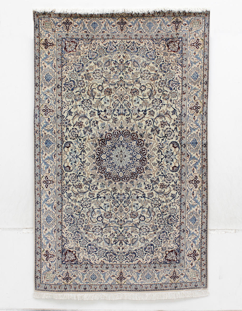 MATTA, Orientalisk, Nain med silkesinslag, signerad Habibian, 203 x 127 cm.