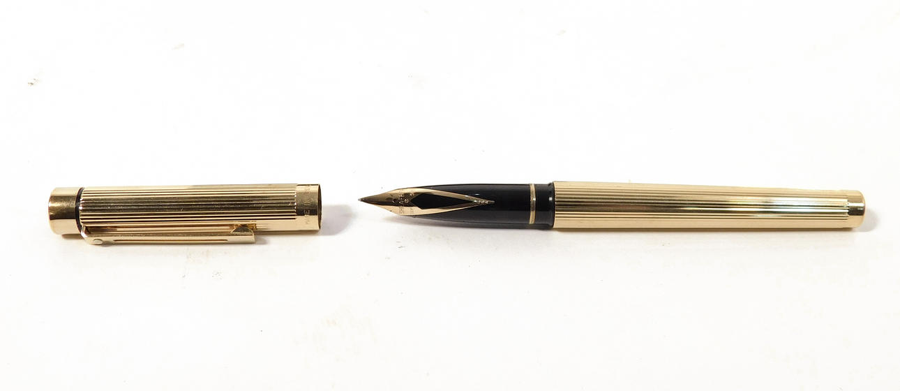SHEAFFER FOUNTAIN PEN. yellow gold plated.
