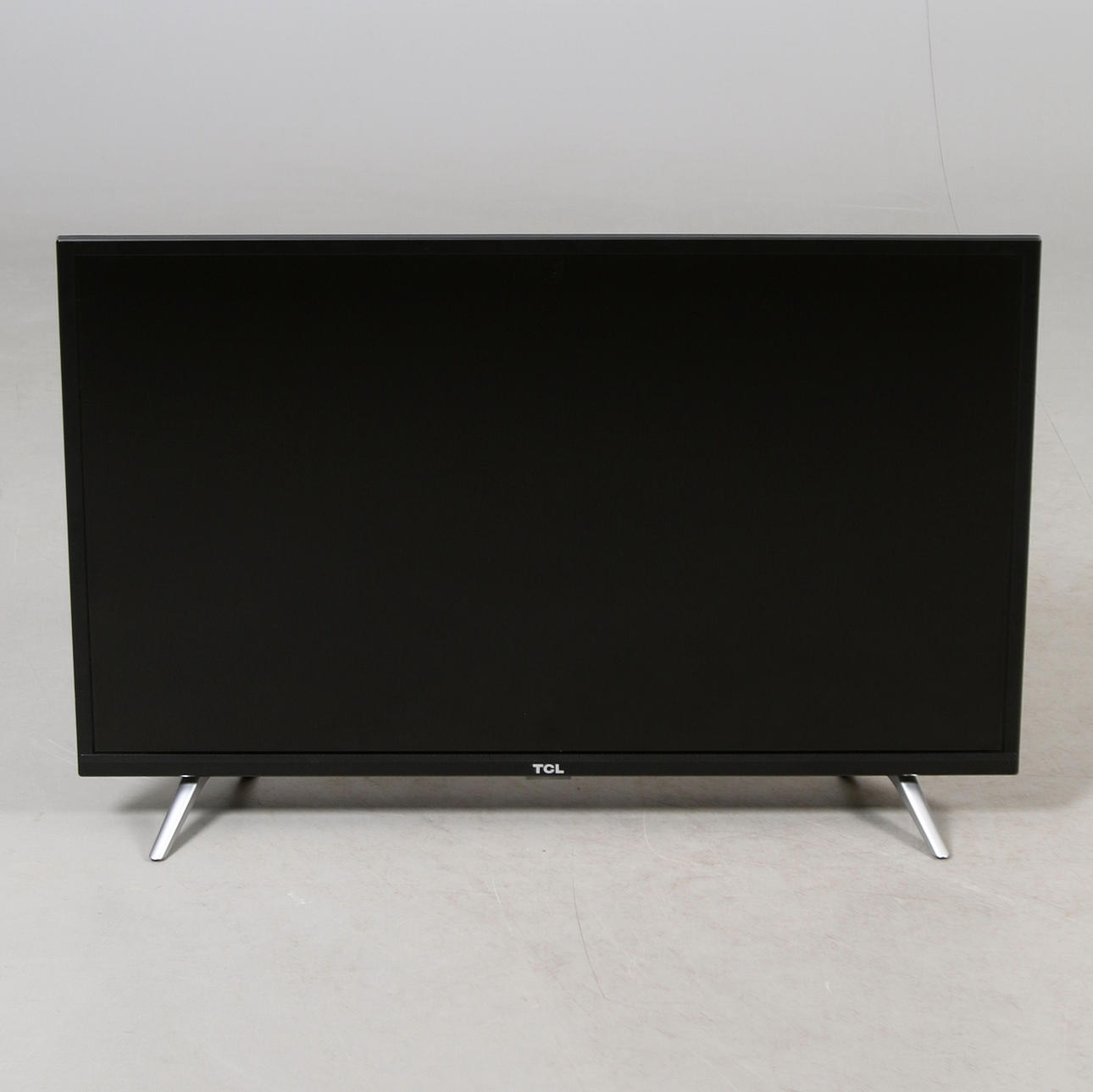 LCD, TCL modelo 32DD420. 2020/21.