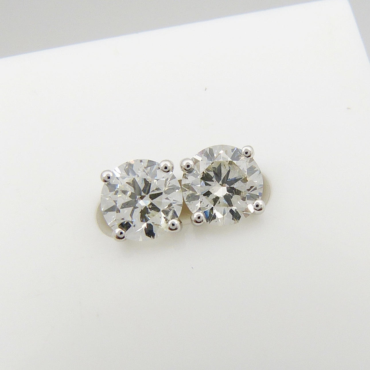 CERTIFIED 1.23CT DIAMOND STUDS.