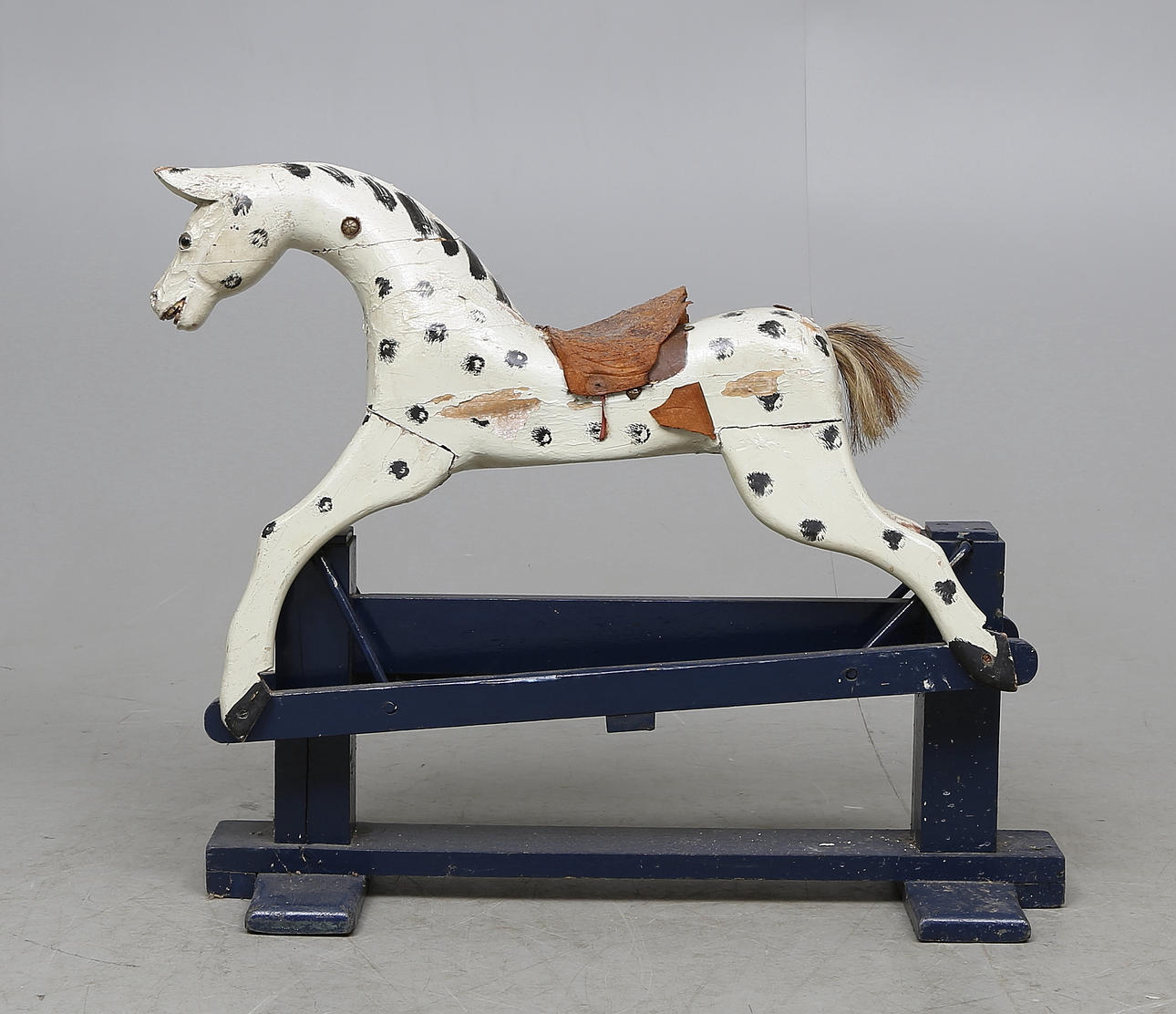 GUNGHÄST, trä, proveniens Börstorp slott, 1900-talets första hälft.