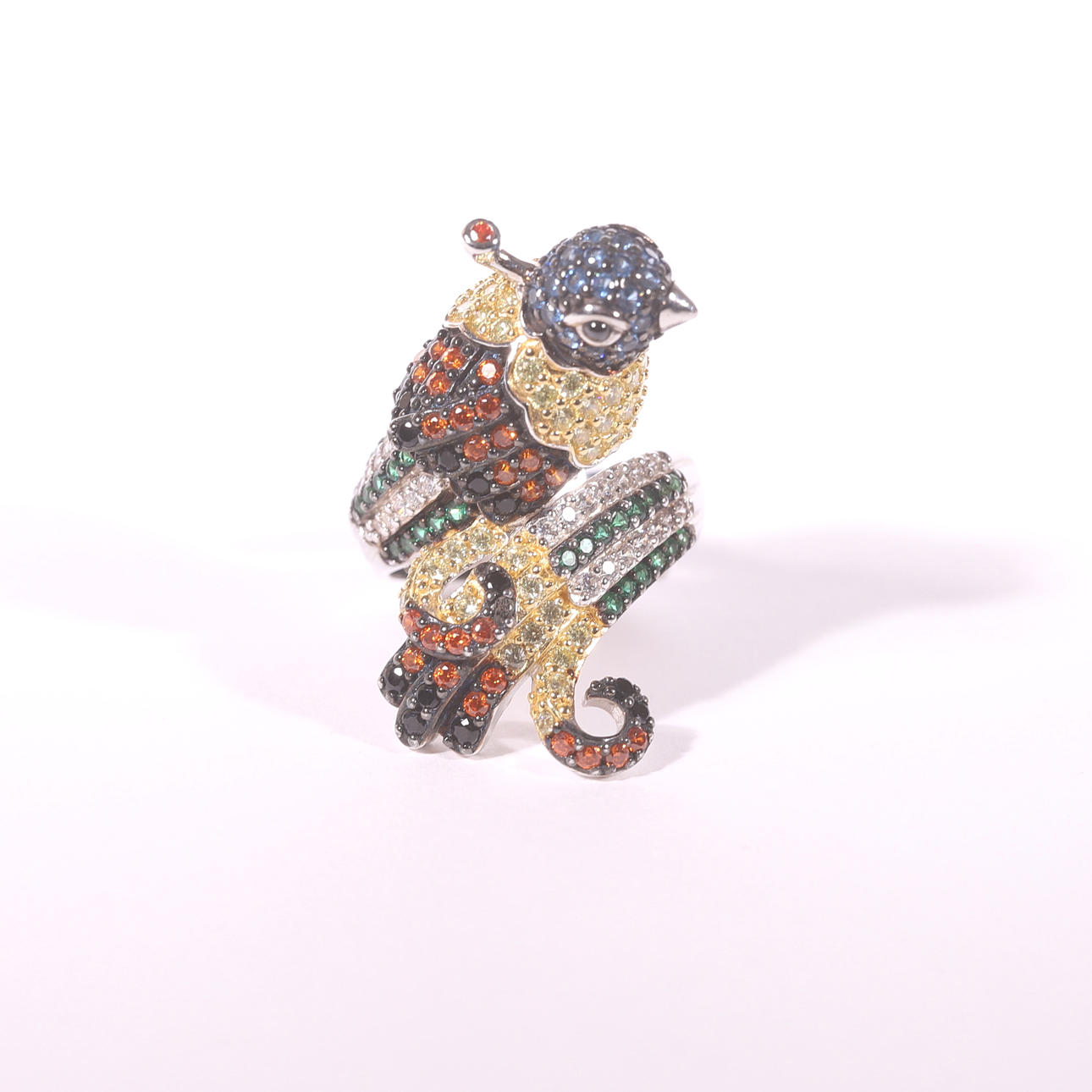 VOGELRING MIT SILBERFASSUNG.