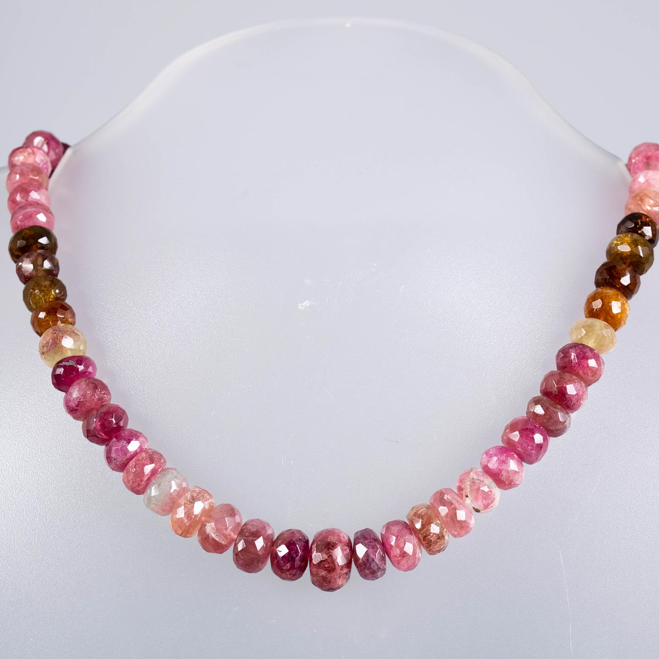 turmaliini kaulakoru.