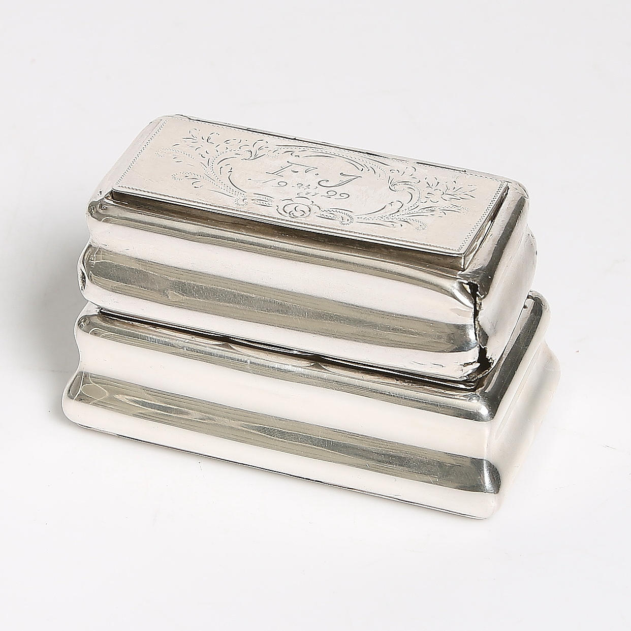 DOSOR, 2 st sammanfogade, silver. Vikt 181 gram.