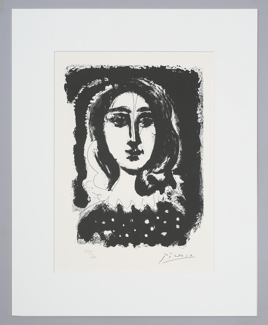 PABLO PICASSO (1881-1973). Visage de femme sur fond noir.