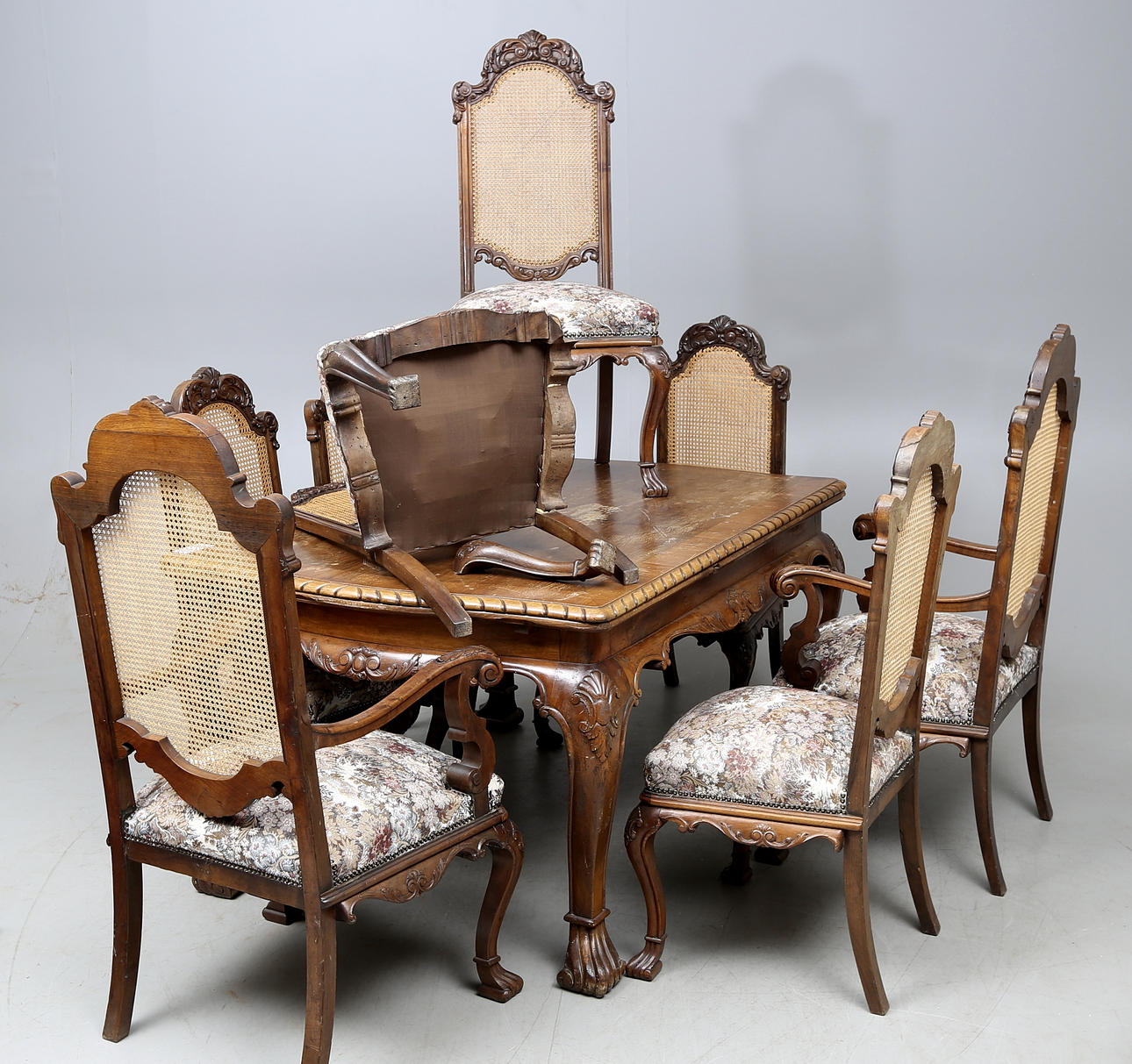 MATSALSGRUPP, 9 delar, proveniens Börstorp slott, 1900-talets första hälft.