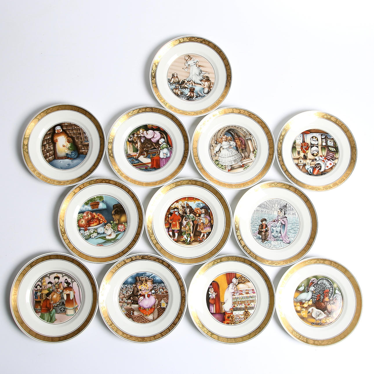 ASSIETTER, 12 st, porslin med guldkant, motiv av H.C. Andersen, Kunglig Dansk, Danmark.