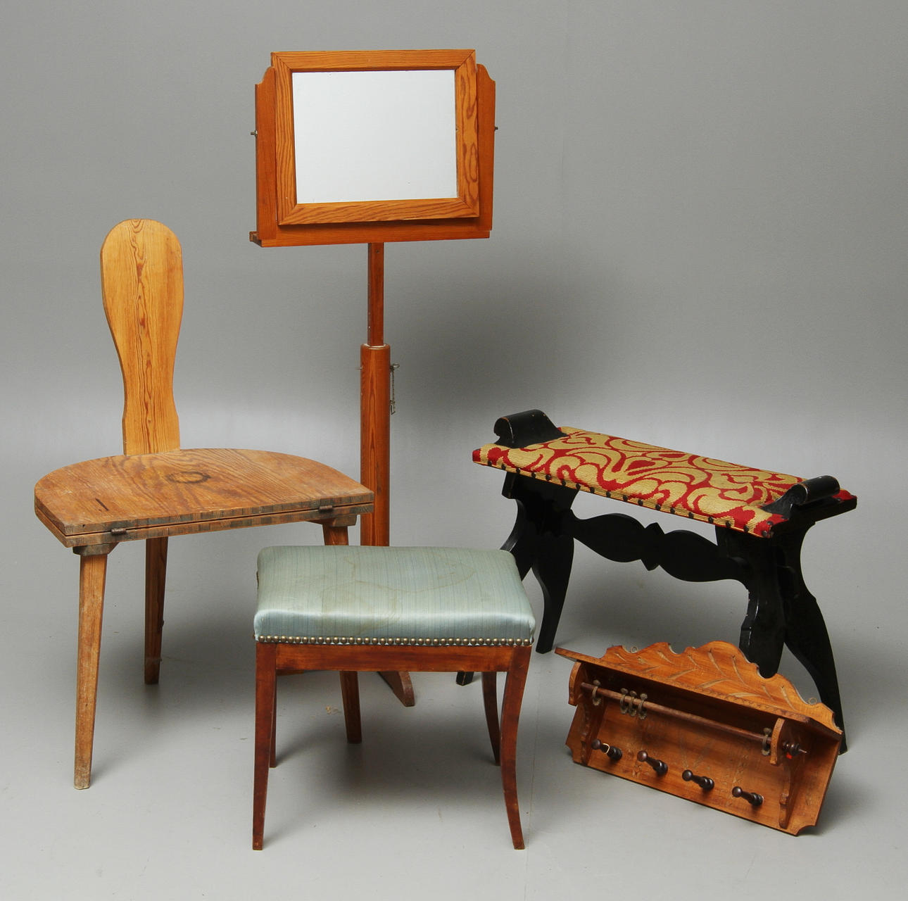 PARTI MÖBLER, 5 delar, bland annat borstol, taburett och pall.