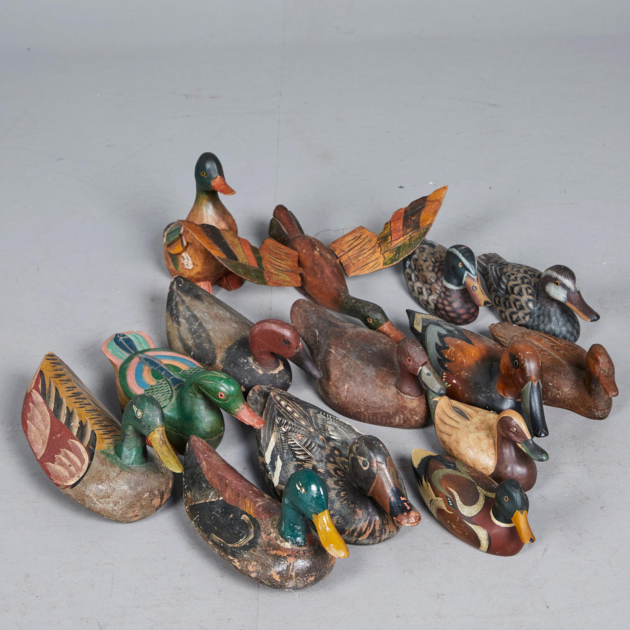 Catorce figuras, patos, madera (14).